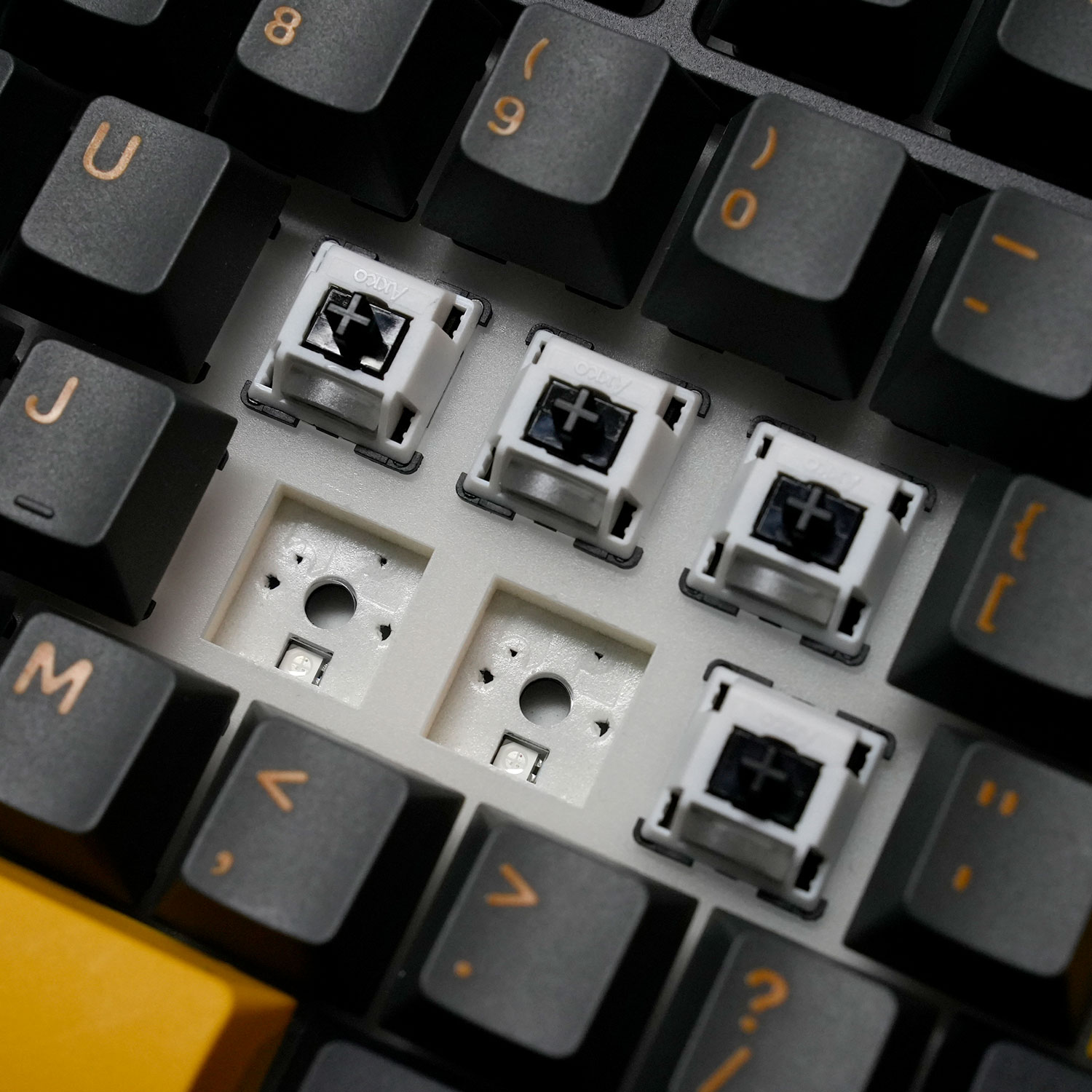 Akko 5087 V3 Tastiera tri-moda - Gaming Keyboard Tkl recensione e prezzo