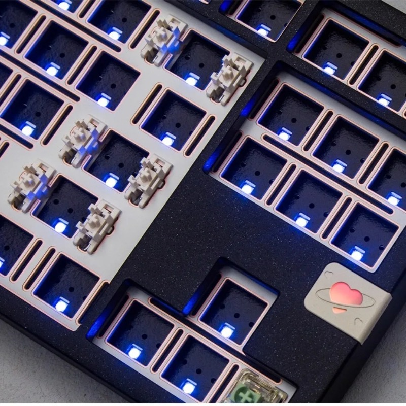 Kit Tastiera Meccanica Persona - Gaming Keyboard Tkl recensione e prezzo